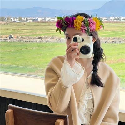 看她轻轻的飞起